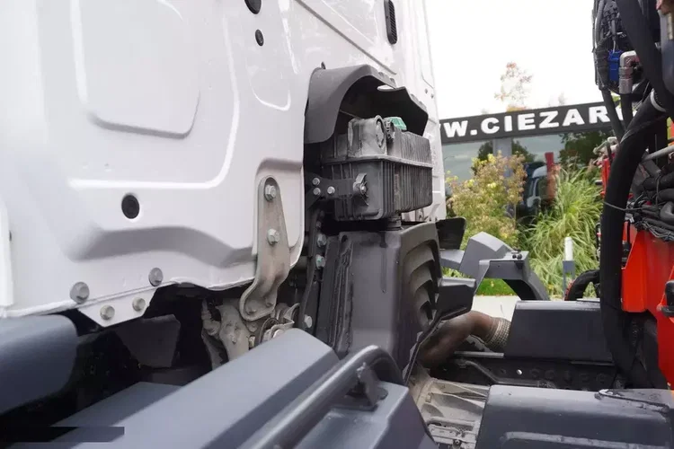 Mercedes Arocs 1830 / Platforma 16 EPAL / HDS Fassi 155 / Zasięg 8 m / Udźwig 6160 kg zdjęcie 25