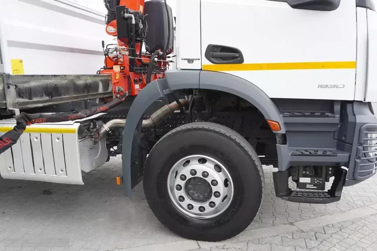 Mercedes Arocs 1830 / Platforma 16 EPAL / HDS Fassi 155 / Zasięg 8 m / Udźwig 6160 kg zdjęcie 26