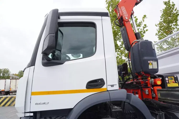 Mercedes Arocs 1830 / Platforma 16 EPAL / HDS Fassi 155 / Zasięg 8 m / Udźwig 6160 kg zdjęcie 31