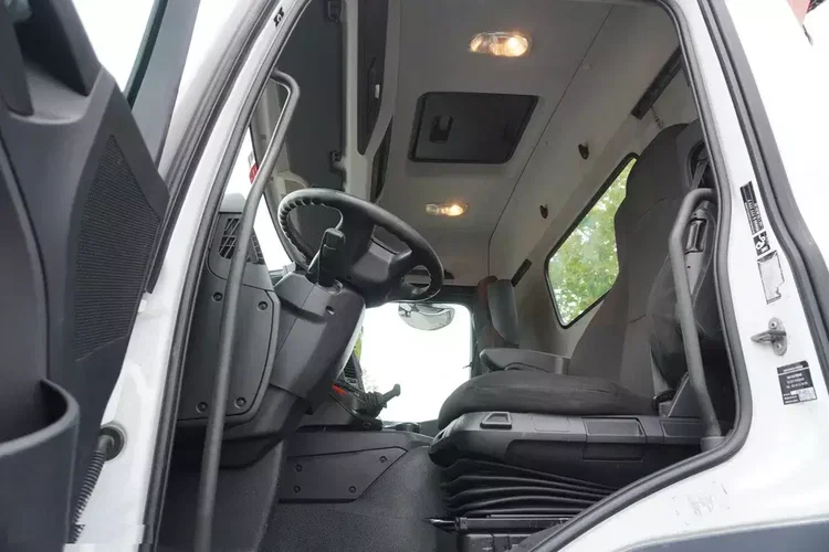 Mercedes Arocs 1830 / Platforma 16 EPAL / HDS Fassi 155 / Zasięg 8 m / Udźwig 6160 kg zdjęcie 32