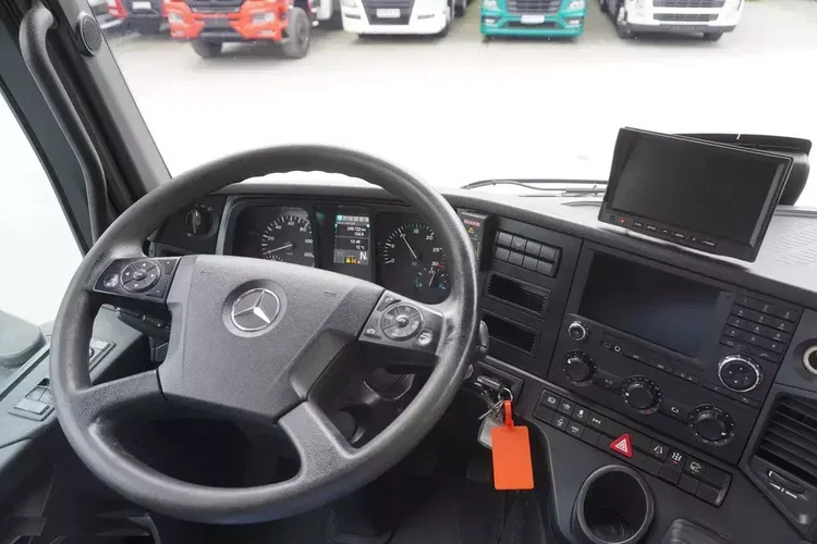 Mercedes Arocs 1830 / Platforma 16 EPAL / HDS Fassi 155 / Zasięg 8 m / Udźwig 6160 kg zdjęcie 33