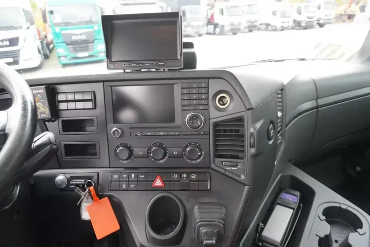 Mercedes Arocs 1830 / Platforma 16 EPAL / HDS Fassi 155 / Zasięg 8 m / Udźwig 6160 kg zdjęcie 35
