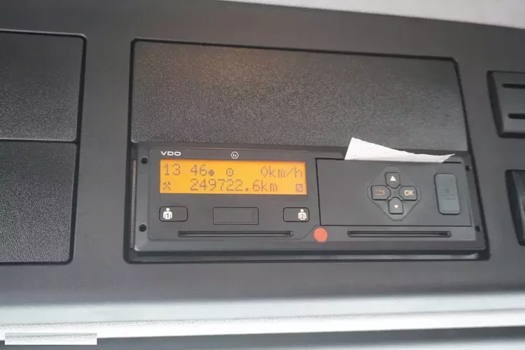 Mercedes Arocs 1830 / Platforma 16 EPAL / HDS Fassi 155 / Zasięg 8 m / Udźwig 6160 kg zdjęcie 36