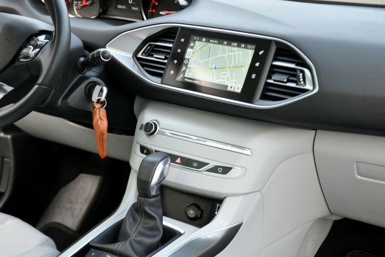 Peugeot 308 SW 2.0HDi(150KM) Full Led Navi Kamera Panorama BLS Welur Reling Alu17"ASO zdjęcie 26