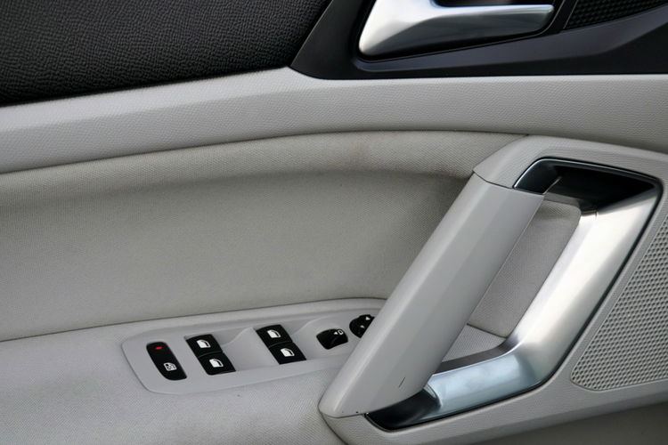 Peugeot 308 SW 2.0HDi(150KM) Full Led Navi Kamera Panorama BLS Welur Reling Alu17"ASO zdjęcie 36