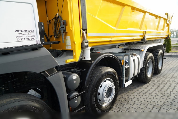 Mercedes AROCS 3243 / 8x4 / WYWROTKA  DWUSTRONNA 6.2 M / HYDROBURTA / HYDROKLAPA / AUTOMAT / OPONY 100% /  EURO 6 / 2021 zdjęcie 19