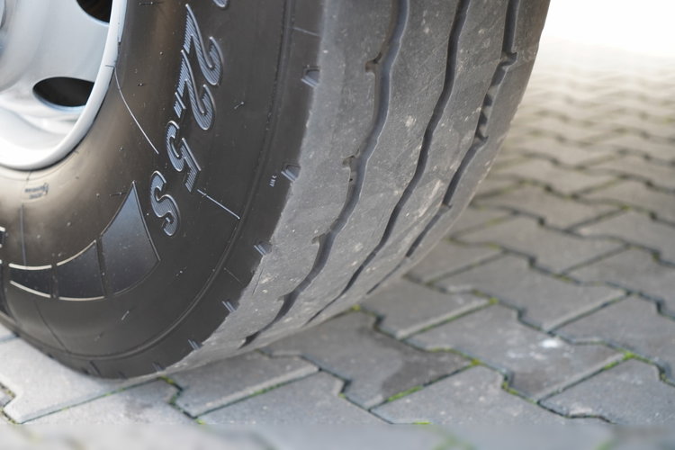 Mercedes AROCS 3243 / 8x4 / WYWROTKA  DWUSTRONNA 6.2 M / HYDROBURTA / HYDROKLAPA / AUTOMAT / OPONY 100% /  EURO 6 / 2021 zdjęcie 24