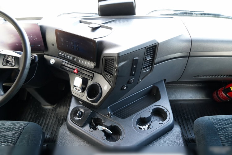 Mercedes AROCS 3243 / 8x4 / WYWROTKA  DWUSTRONNA 6.2 M / HYDROBURTA / HYDROKLAPA / AUTOMAT / OPONY 100% /  EURO 6 / 2021 zdjęcie 40