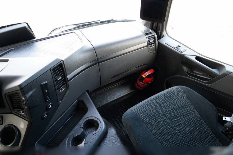 Mercedes AROCS 3243 / 8x4 / WYWROTKA  DWUSTRONNA 6.2 M / HYDROBURTA / HYDROKLAPA / AUTOMAT / OPONY 100% /  EURO 6 / 2021 zdjęcie 41