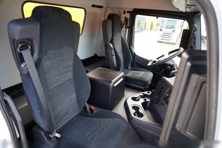 Mercedes AROCS 3243 / 8x4 / WYWROTKA  DWUSTRONNA 6.2 M / HYDROBURTA / HYDROKLAPA / AUTOMAT / OPONY 100% /  EURO 6 / 2021 zdjęcie 44