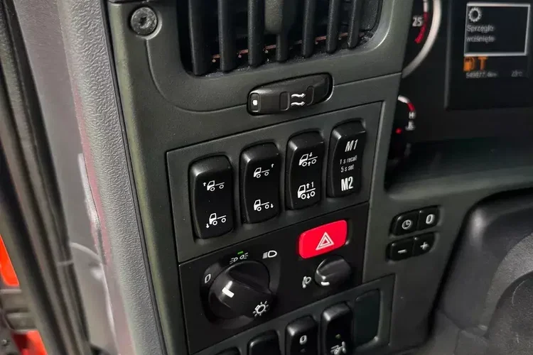 Scania P250 zdjęcie 29