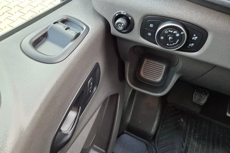 Ford transit L4H3 69900zł NETTO Brygadówka 6 osób 2.0TdCi/131KM zdjęcie 17