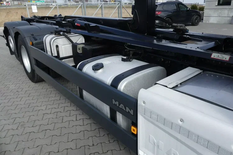 MAN TGX 26.400 / 6x2 / HAKOWIEC / HIAB MULTILIFT / EURO 6 / zdjęcie 16