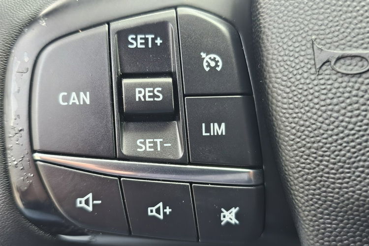 Ford Fiesta system parkowania, grzane fotele i kierownica, asystent pasa ruchu zdjęcie 25