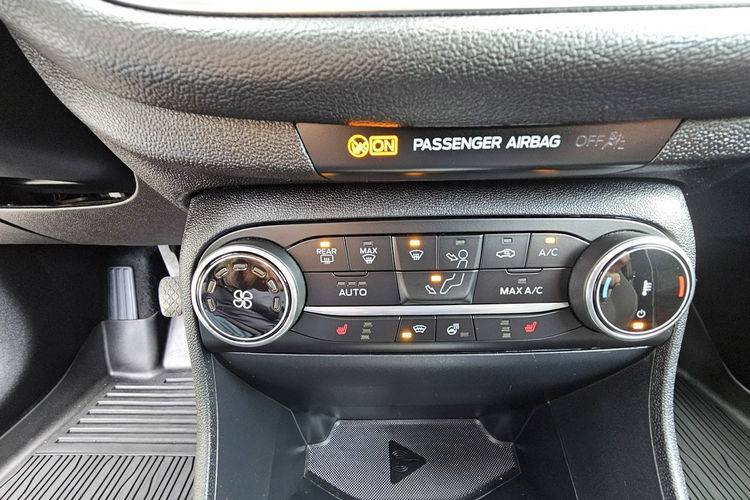 Ford Fiesta system parkowania, grzane fotele i kierownica, asystent pasa ruchu zdjęcie 28