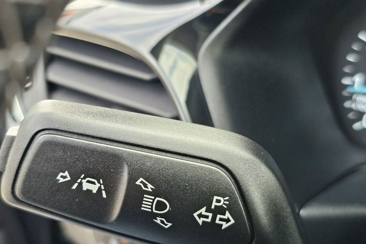 Ford Fiesta system parkowania, grzane fotele i kierownica, asystent pasa ruchu zdjęcie 29