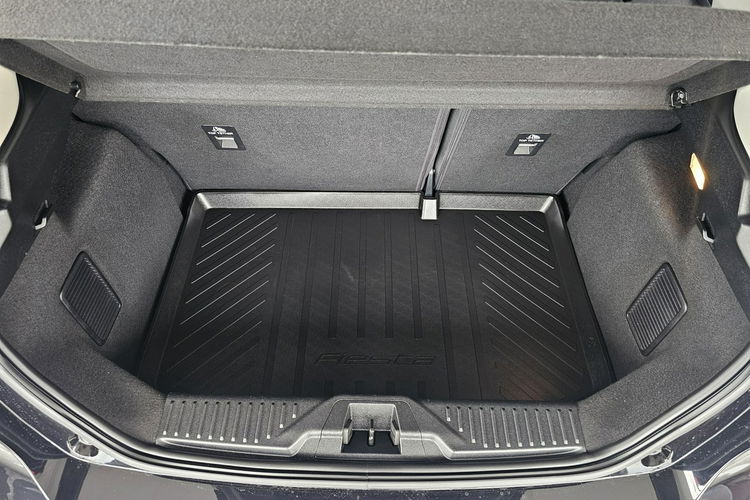 Ford Fiesta system parkowania, grzane fotele i kierownica, asystent pasa ruchu zdjęcie 34