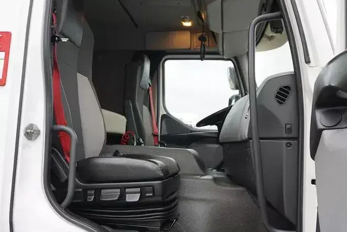 Renault D 280 / ACC / E 6 / BURTOWY + WINDA / ŁAD. 9953 KG / PEŁNY ADR zdjęcie 8