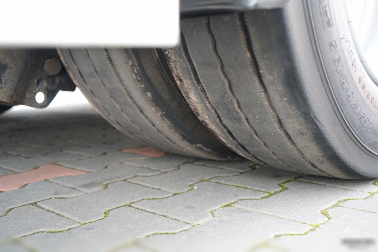 Wecon  / PRZYCZEPA - 7.7 M / TANDEM / PRZEJAZDOWA  / OŚ PODNOSZONA / SAF /  2023 ROK zdjęcie 24