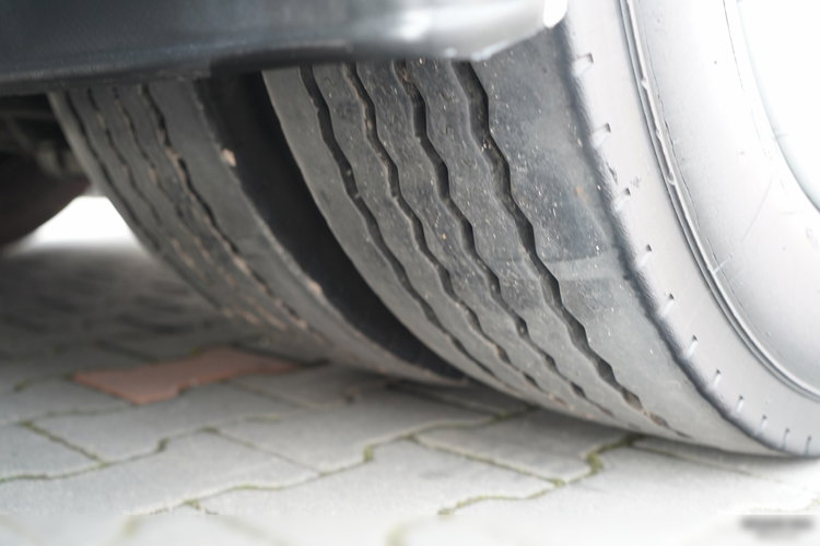 Wecon  / PRZYCZEPA - 7.7 M / TANDEM / PRZEJAZDOWA  / OŚ PODNOSZONA / SAF /  2023 ROK zdjęcie 25