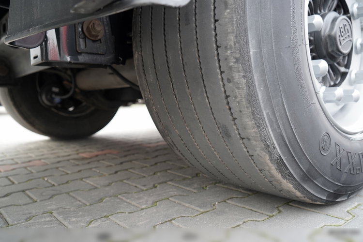 KAESSBOHRER FIRANKA / MEGA /  LOW DECK /  DACH PODNOSZONY / 2021 R  zdjęcie 21