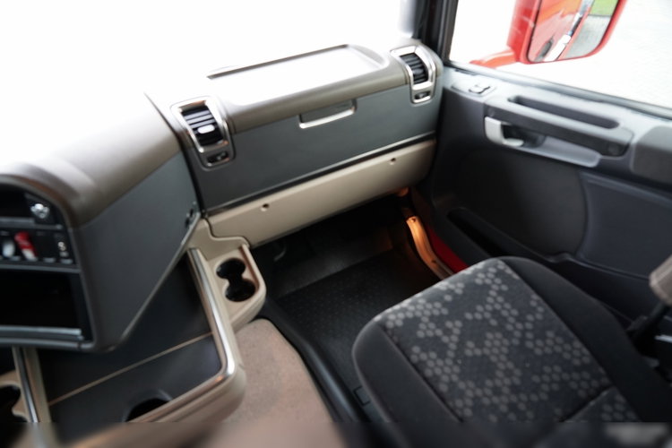 Scania R 520 / V8 / HYDRAULIKA / RETARDER / CAŁA NA PODUSZKACH / NAVI  zdjęcie 31