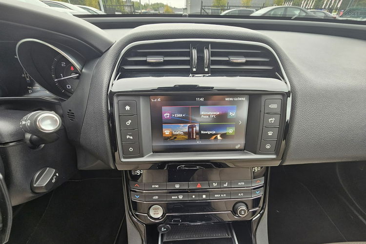 Jaguar XE model 2016, polski salon, serwis, nowy rozrząd, zdjęcie 17