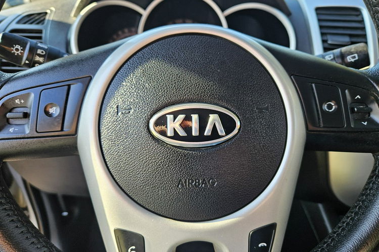 Kia Venga 1 właściciel /Automat / Klimatyzacja / Podgrzewane fotele / Serwis ASO zdjęcie 10