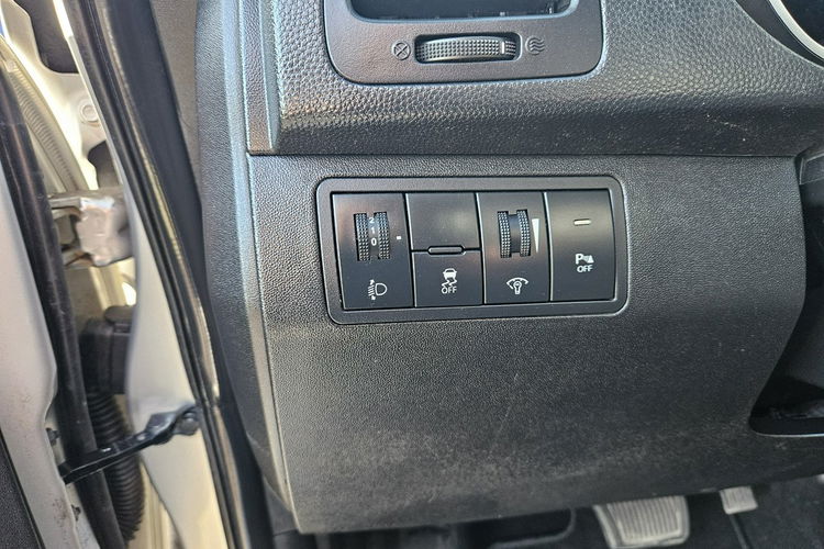 Kia Venga 1 właściciel /Automat / Klimatyzacja / Podgrzewane fotele / Serwis ASO zdjęcie 8