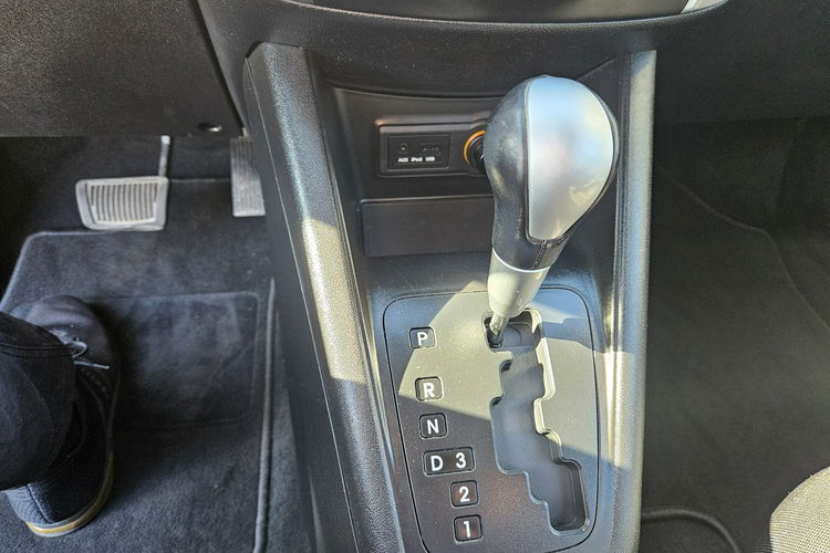 Kia Venga 1 właściciel /Automat / Klimatyzacja / Podgrzewane fotele / Serwis ASO zdjęcie 9