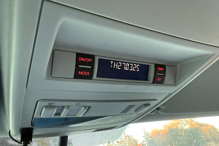 Volkswagen Transporter T5 FL 2.0 MPI 115KM benzyna 3 osobowy 73 407 przebiegu zdjęcie 14