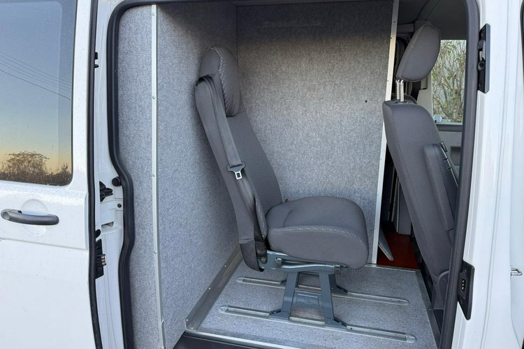 Volkswagen Transporter T5 FL 2.0 MPI 115KM benzyna 3 osobowy 73 407 przebiegu zdjęcie 9