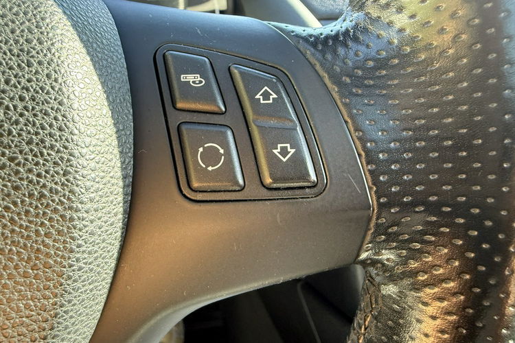 BMW X1 X Drive Bogato wyposażone - zadbane serwisowane zdjęcie 12