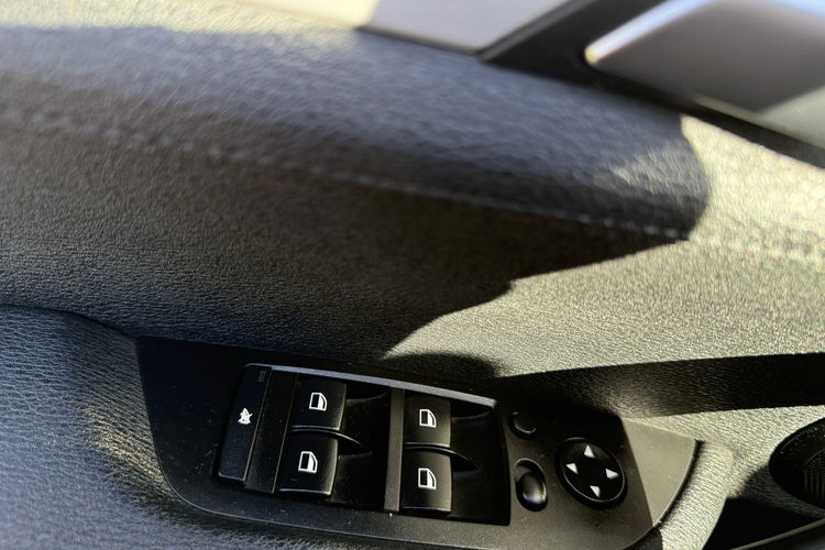 BMW X1 X Drive Bogato wyposażone - zadbane serwisowane zdjęcie 16
