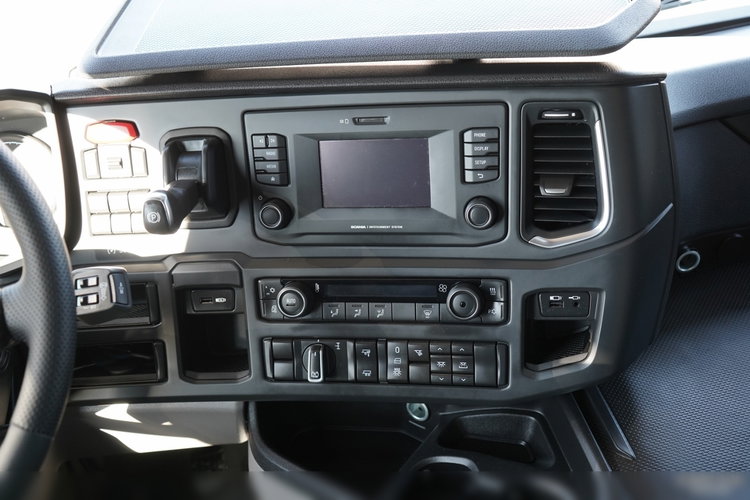 Scania S 500 / RETARDER / KLIMA POSTOJOWA / CAŁA NA PODUSZKACH / OPONY 100% zdjęcie 29