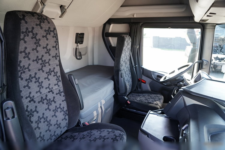 Scania S 500 / RETARDER / KLIMA POSTOJOWA / CAŁA NA PODUSZKACH / OPONY 100% zdjęcie 34