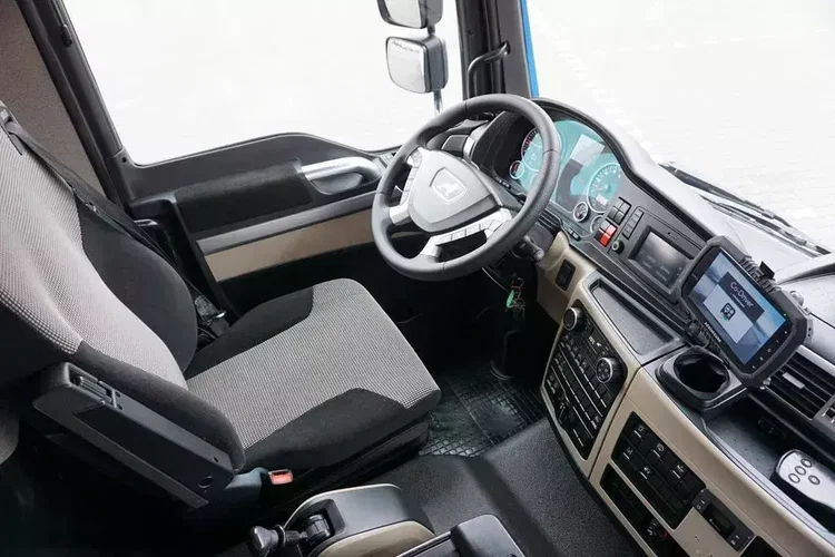 MAN TGM / 18.250 / EURO 6 / IZOTERMA + WINDA / 19 PALET / OTWIERANY BOK zdjęcie 13