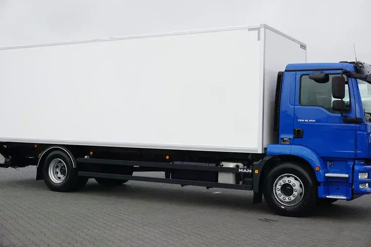 MAN TGM / 18.250 / EURO 6 / IZOTERMA + WINDA / 19 PALET / OTWIERANY BOK zdjęcie 17