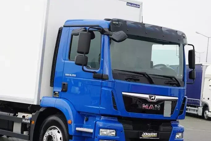 MAN TGM / 18.250 / EURO 6 / IZOTERMA + WINDA / 19 PALET / OTWIERANY BOK zdjęcie 25