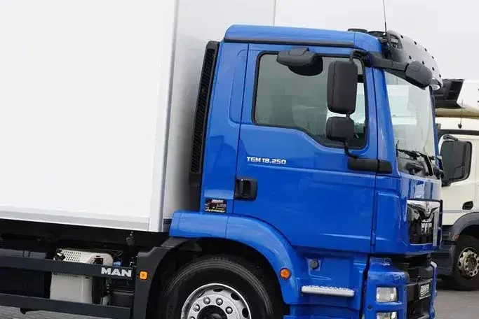 MAN TGM / 18.250 / EURO 6 / IZOTERMA + WINDA / 19 PALET / OTWIERANY BOK zdjęcie 28