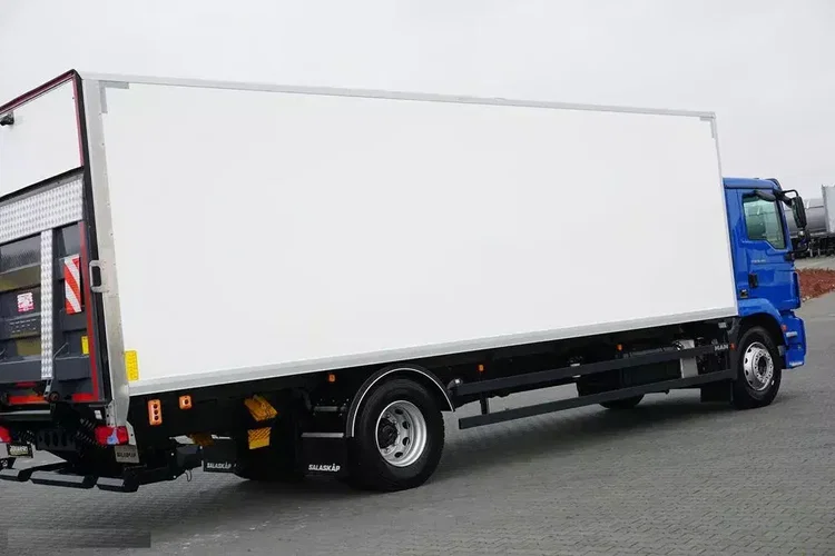 MAN TGM / 18.250 / EURO 6 / IZOTERMA + WINDA / 19 PALET / OTWIERANY BOK zdjęcie 32
