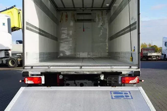 Scania P 410 / E 6 / CHŁODNIA + WINDA / 18 PALET / RETARDER / OŚ SKRĘTNA zdjęcie 10