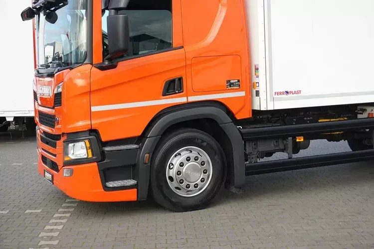 Scania P 410 / E 6 / CHŁODNIA + WINDA / 18 PALET / RETARDER / OŚ SKRĘTNA zdjęcie 18
