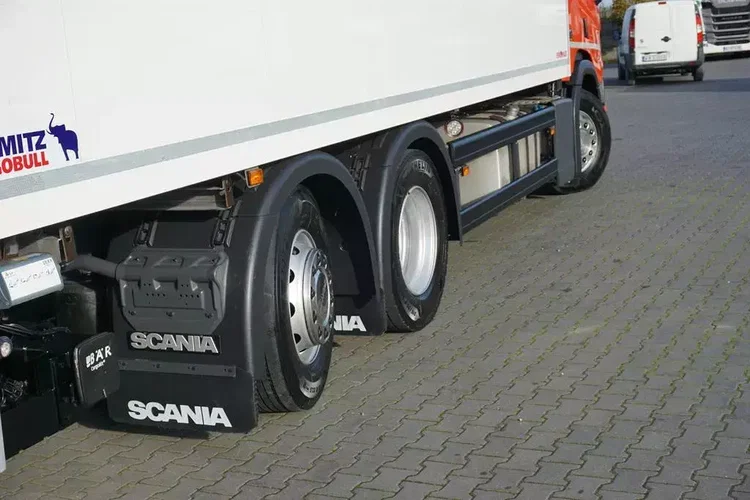 Scania P 410 / E 6 / CHŁODNIA + WINDA / 18 PALET / RETARDER / OŚ SKRĘTNA zdjęcie 19