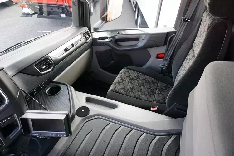 Scania P 410 / E 6 / CHŁODNIA + WINDA / 18 PALET / RETARDER / OŚ SKRĘTNA zdjęcie 38