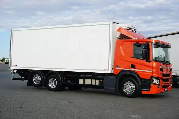 Scania P 410 / E 6 / CHŁODNIA + WINDA / 18 PALET / RETARDER / OŚ SKRĘTNA zdjęcie 4