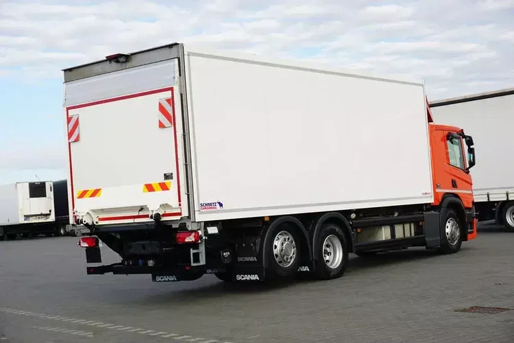 Scania P 410 / E 6 / CHŁODNIA + WINDA / 18 PALET / RETARDER / OŚ SKRĘTNA zdjęcie 5