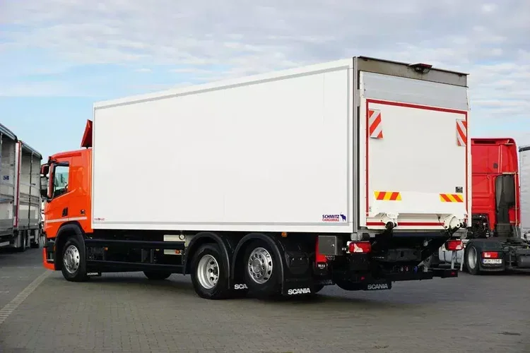 Scania P 410 / E 6 / CHŁODNIA + WINDA / 18 PALET / RETARDER / OŚ SKRĘTNA zdjęcie 6