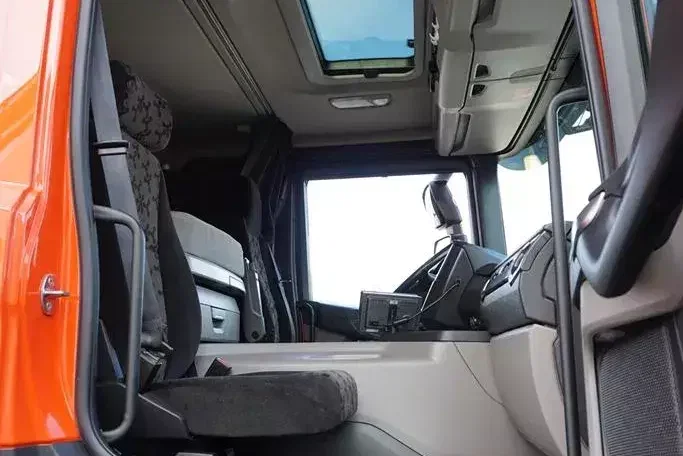 Scania P 410 / E 6 / CHŁODNIA + WINDA / 18 PALET / RETARDER / OŚ SKRĘTNA zdjęcie 8