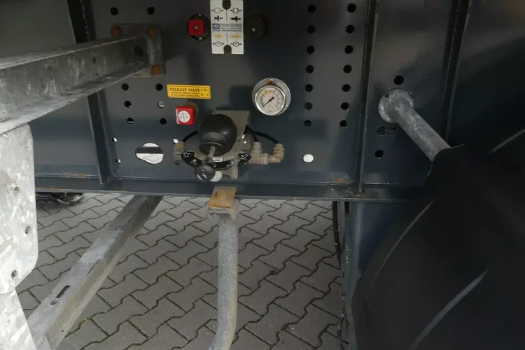 BODEX WYWROTKA 50m3 / KLAPO DRZWI / SZYBRY / OŚ PODNOSZONA / zdjęcie 13